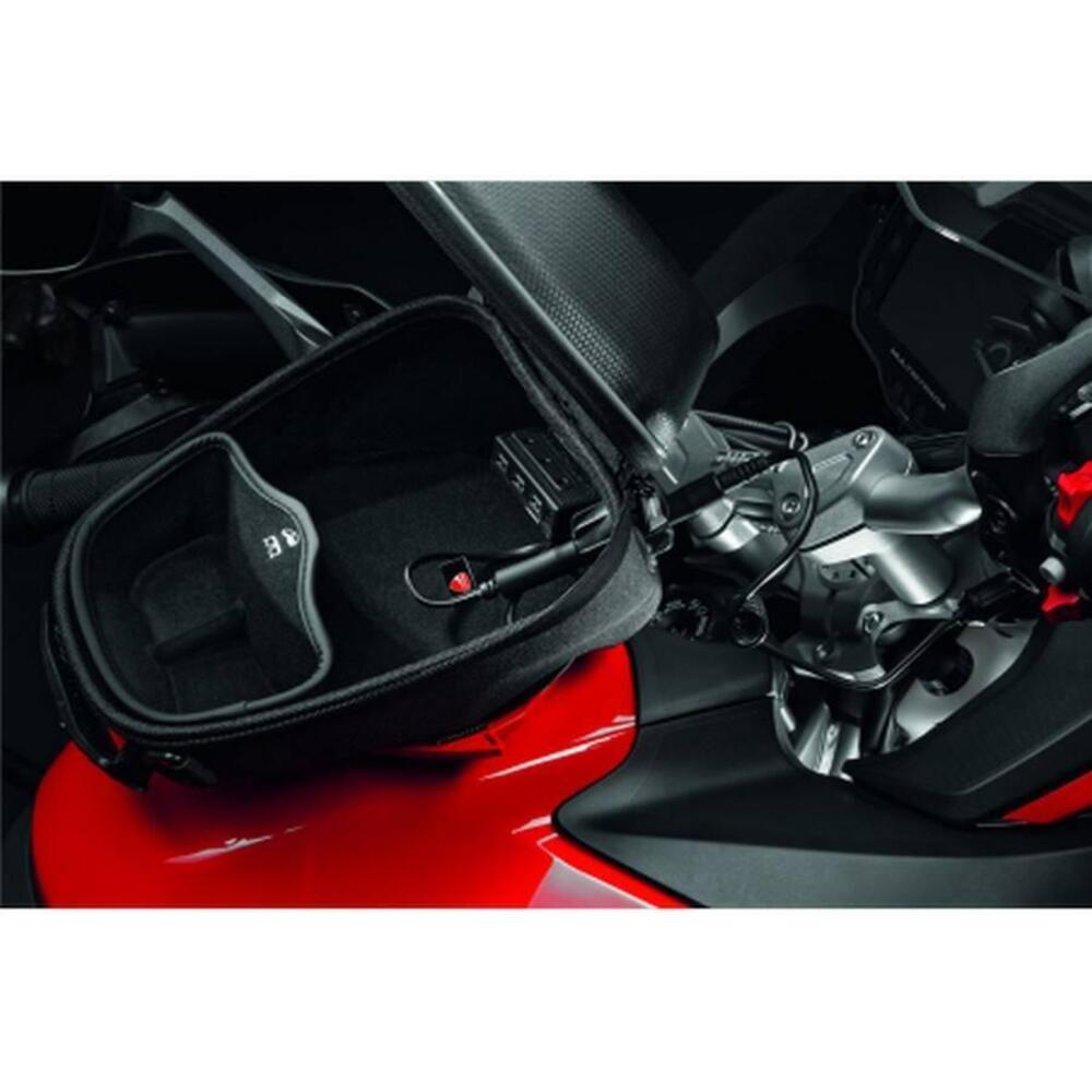 Prolunga di alimentazione con uscita USB Ducati (2)