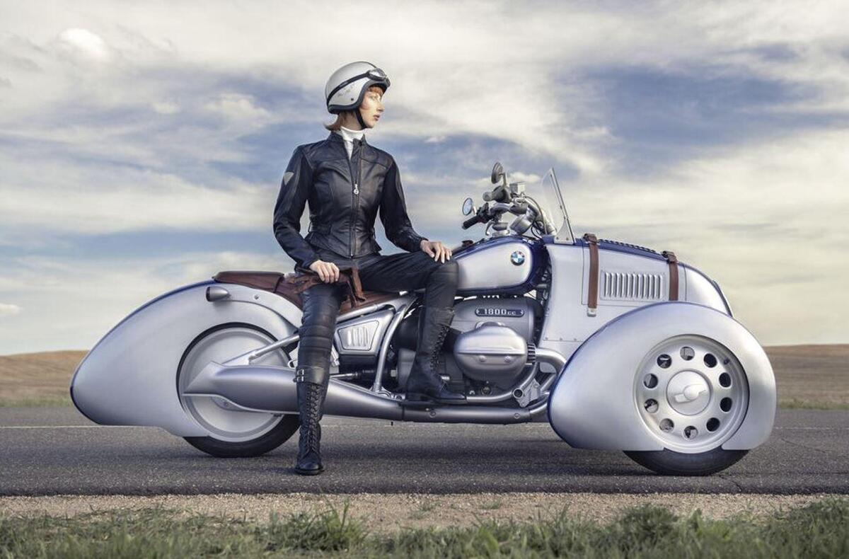 Alla BMW R18 è spuntata la terza Per fare che? News