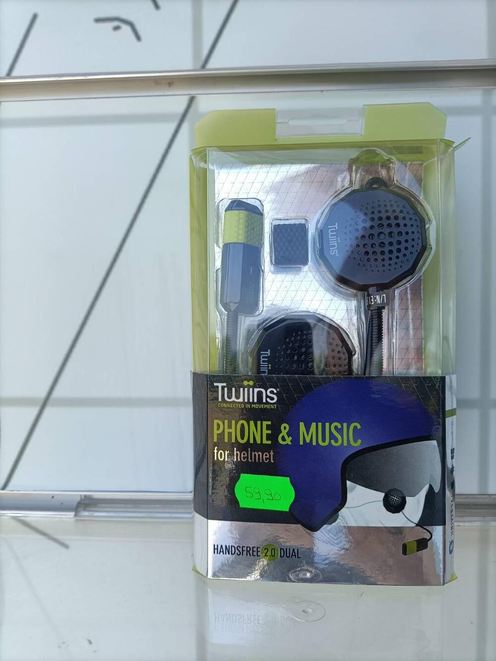 TWINS phone and music Twiins (2)