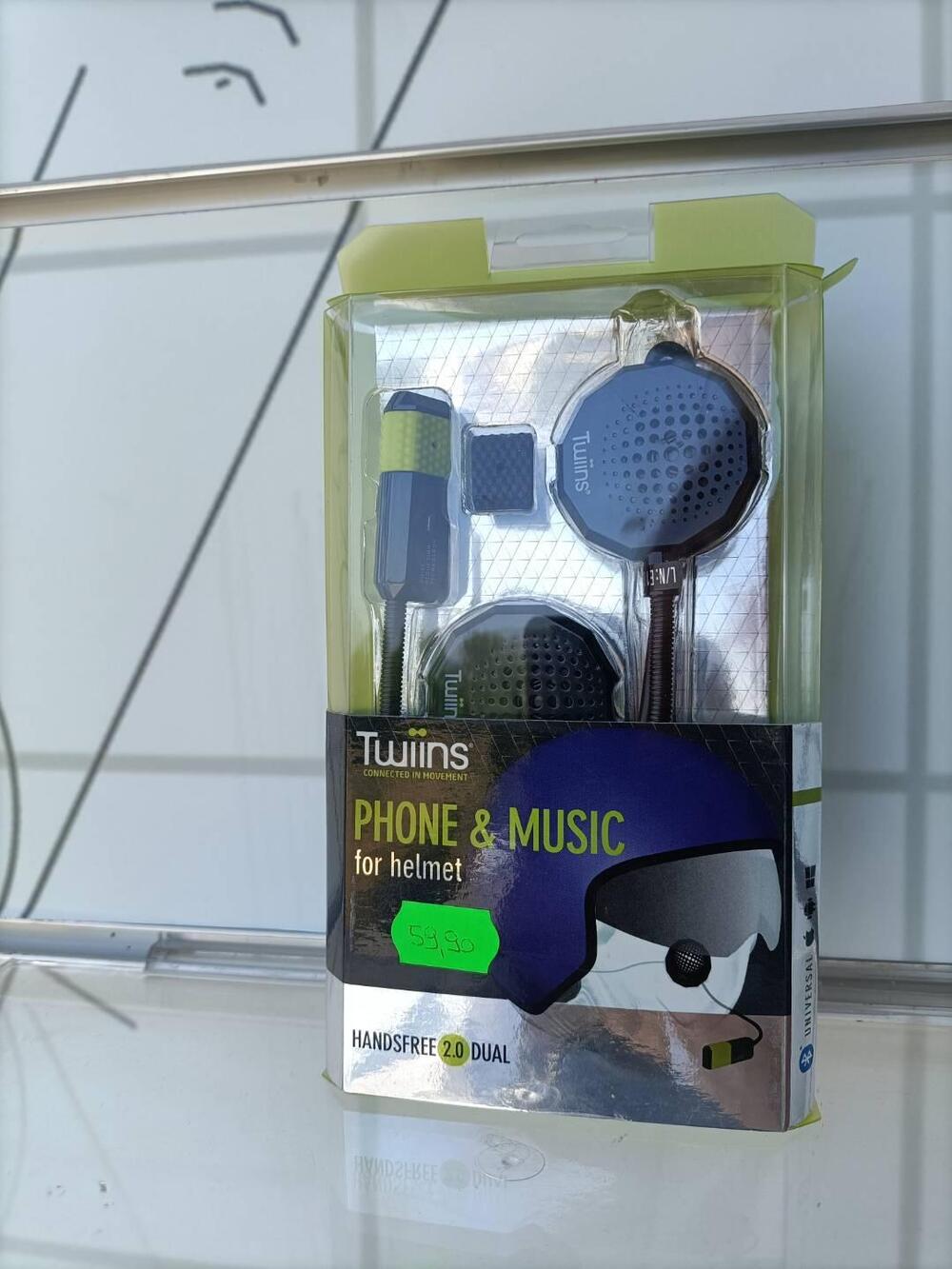 TWINS phone and music Twiins (3)