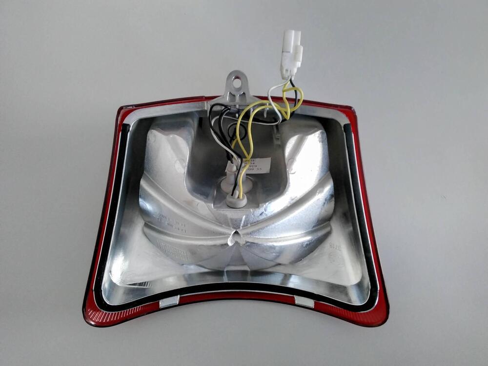 Fanale posteriore Vespa 300 GTS (2)