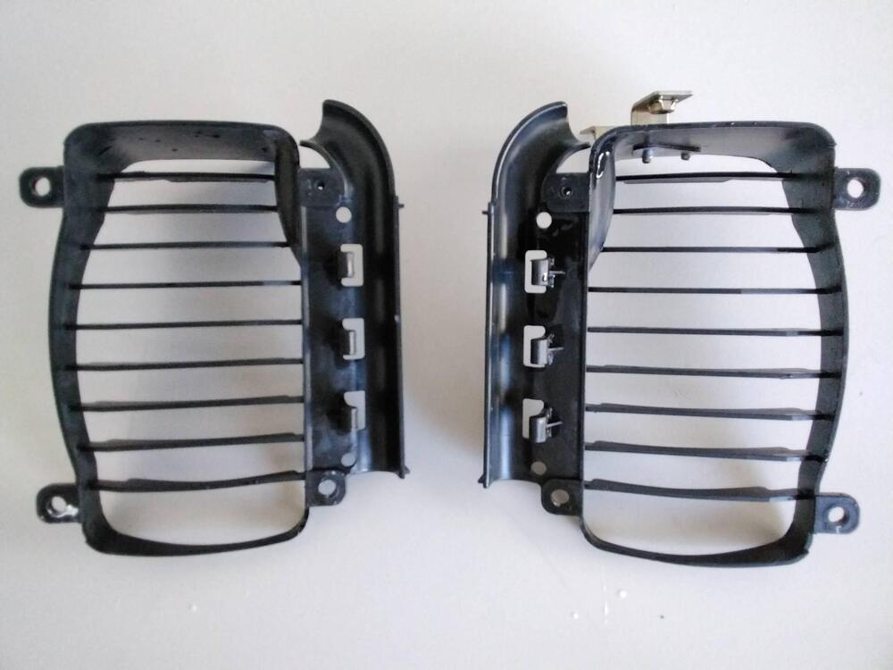 Coppia griglia radiatore Vespa 300 GTS (2)