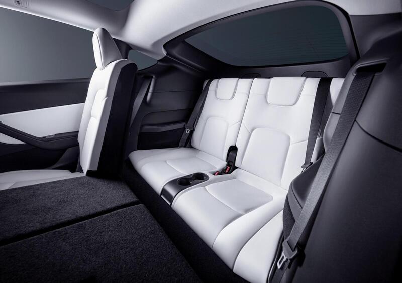Tesla Model Y (2021-->>) (32)