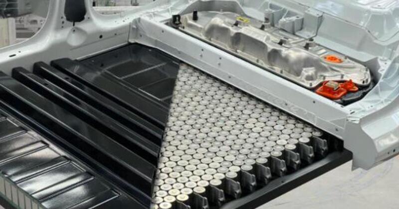 BMW "copia" le batterie Tesla per le sue nuove ammiraglie del 2025 : 46xx