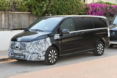 Mercedes EQV restyling, le foto spia 