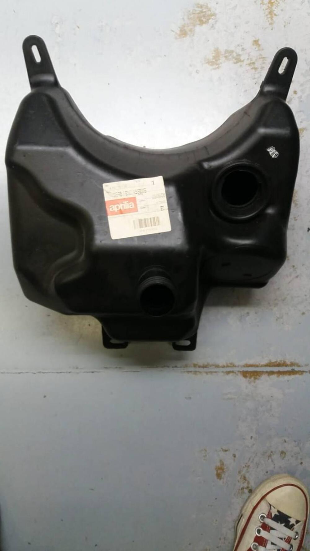 SERBATOIO BENZINA PER APRILIA SPORT CITY 125, 150, (3)