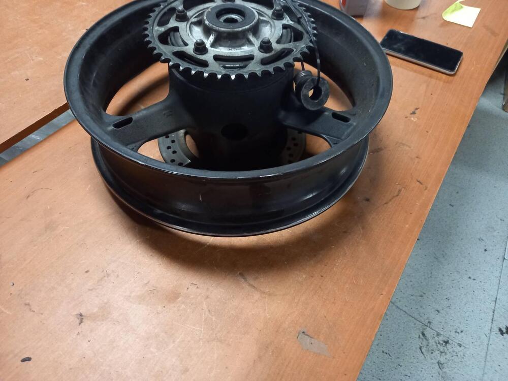 CERCHIO POSTERIORE CON DISCHI + CORONA SUZUKI V-ST (3)