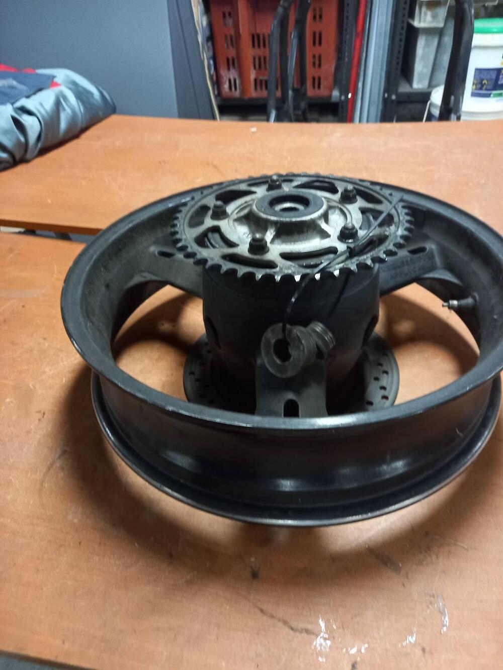 CERCHIO POSTERIORE CON DISCHI + CORONA SUZUKI V-ST (5)