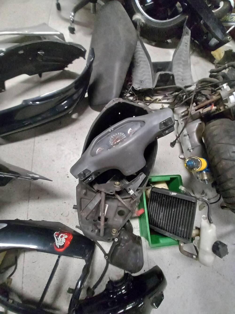 SI VENDE TUTTO INSIEME A BLOCCO - APRILIA SR 50 (5)