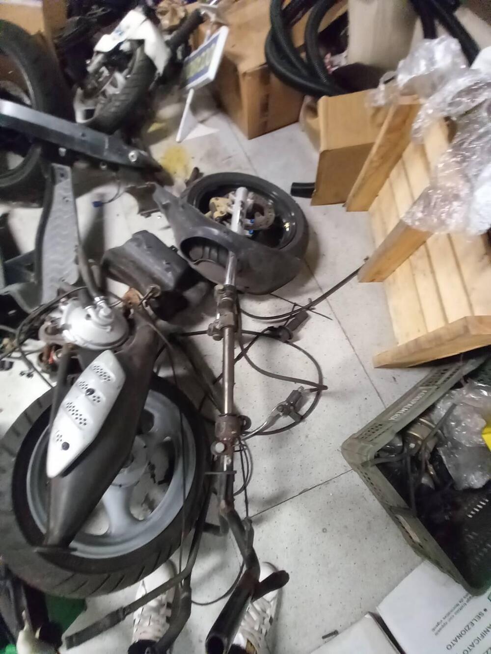 SI VENDE TUTTO INSIEME A BLOCCO - APRILIA SR 50 (7)