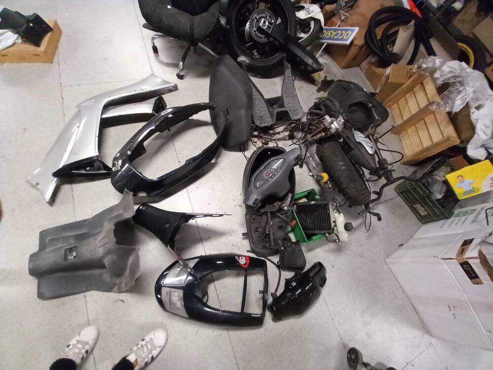 CERCHIO POSTERIORE CON DISCHI + CORONA SUZUKI V-S (12)