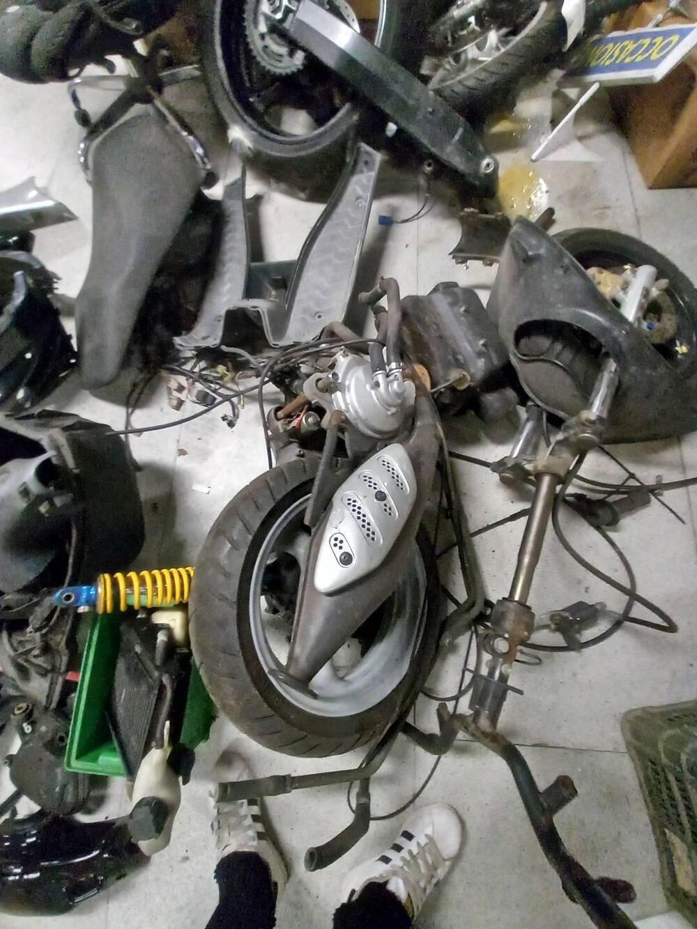 CERCHIO POSTERIORE CON DISCHI + CORONA SUZUKI V-S (16)