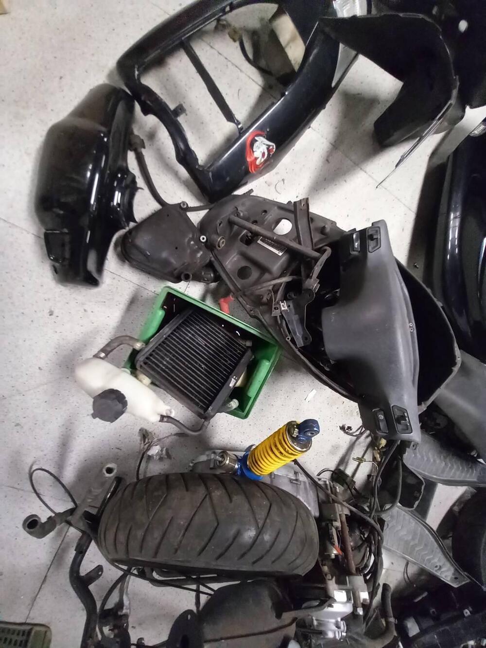 CERCHIO POSTERIORE CON DISCHI + CORONA SUZUKI V-S (18)