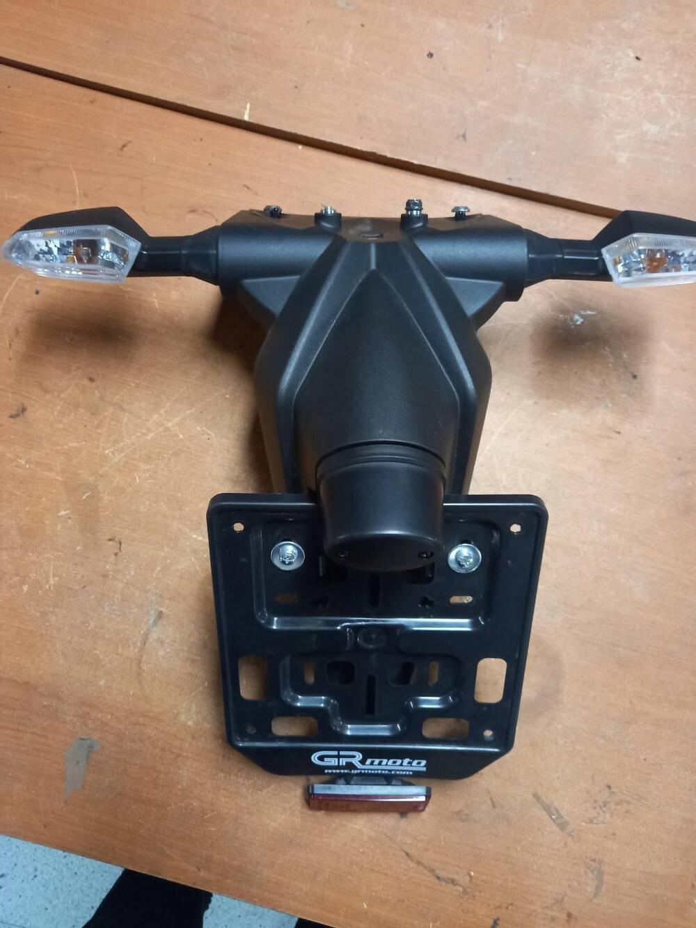 PORTA TARGA CON FRECCE KAWASAKI Z-750 R , (7)