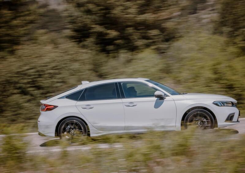 Honda Civic (2022-->>) (4)