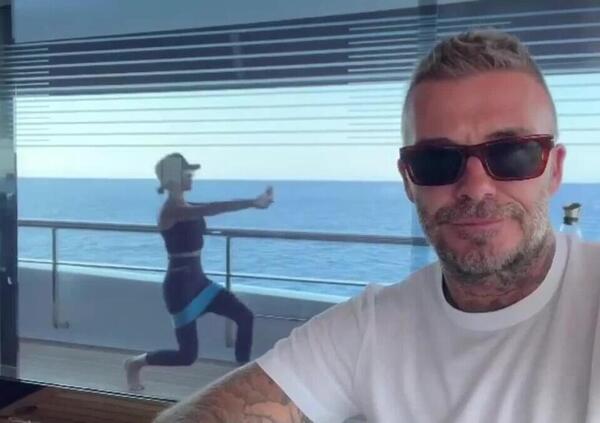 La famiglia Beckham fa il giro del Mediterraneo su un mega yacht. Ma non dovevamo limitare le emissioni?