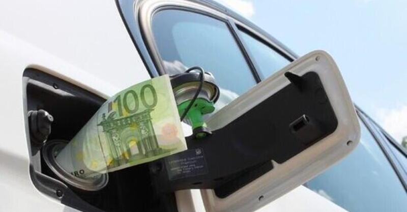 Sconto carburanti: quanto c&#039;&egrave; di bluff nella la proroga a ottobre?