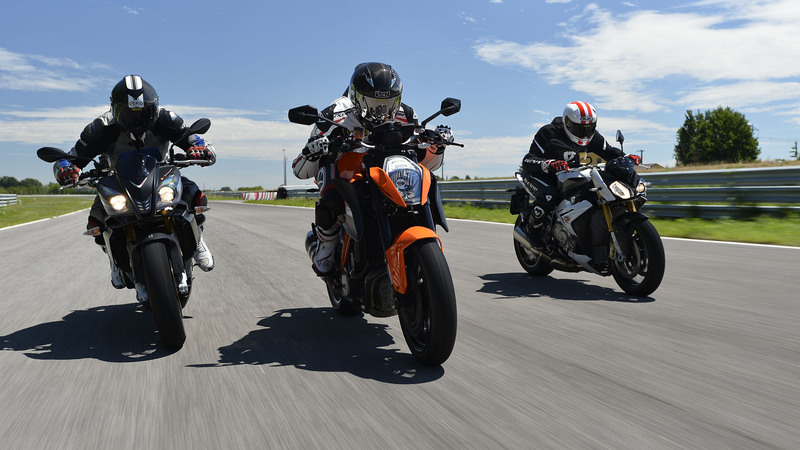 Aprilia vs BMW vs KTM. Il video del nostro confronto maxi naked