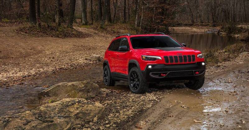 Problema ai freni per oltre 1 milione di Jeep Cherokee: l&#039;NHTSA americano indaga