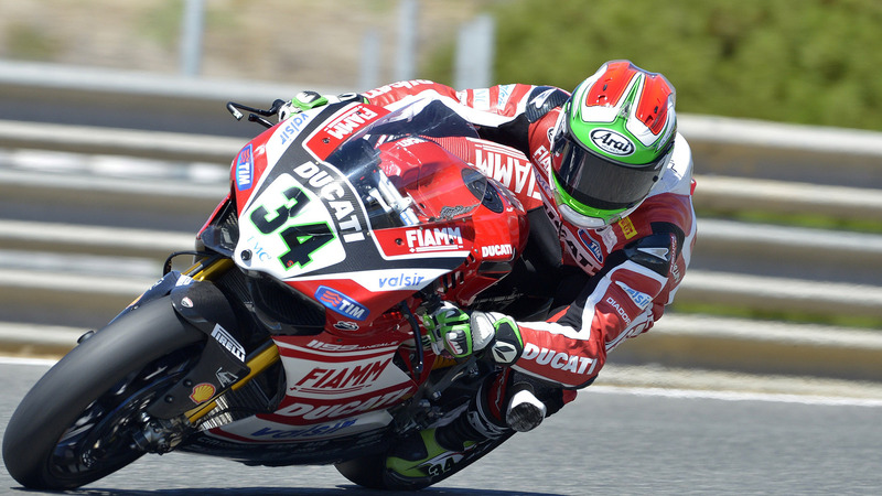 Giugliano chiude in testa le prove SBK a Magny Cours