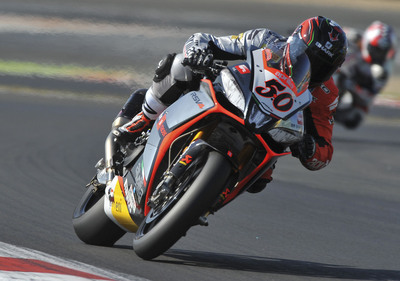 Guintoli vince gara 1 SBK a Magny-Cours