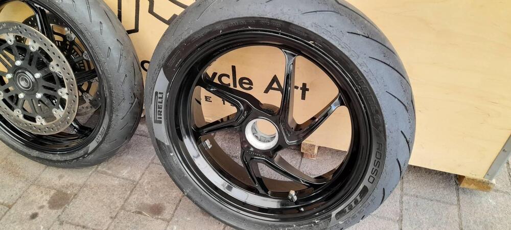 Coppia cerchi MV Agusta (2)