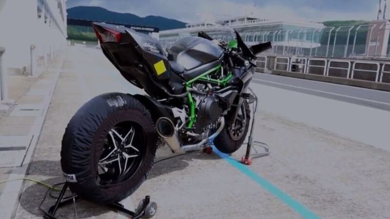 Kawasaki Ninja H2R: il primo test in pista