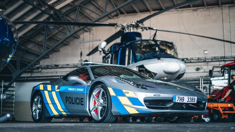 Una Ferrari 458 Italia entra nella flotta della Polizia ceca