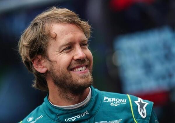 [VIDEO] &ldquo;Mi hai fatto sentire meno solo&rdquo;: le reazioni di tutti i piloti all&rsquo;addio di Sebastian Vettel