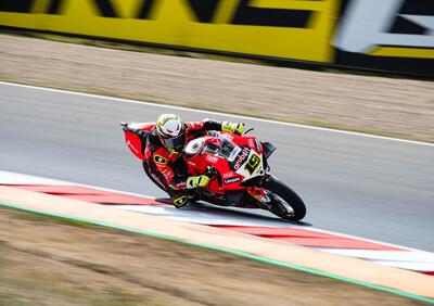 SBK 2022. GP della Repubblica Ceca, Alvaro Bautista vince una spettacolare Gara1 a Most