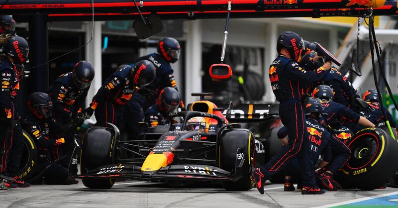 F1. Alla Red Bull in Ungheria sono bastati pochi metri per avere il coraggio di cambiare strategia