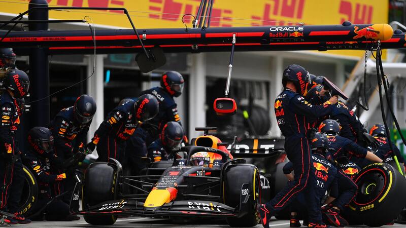 F1. Alla Red Bull in Ungheria sono bastati pochi metri per avere il coraggio di cambiare strategia