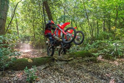 Beta Enduro 300 2 tempi contro 350 4 tempi: quale scelgo? TEST 2023 [VIDEO]