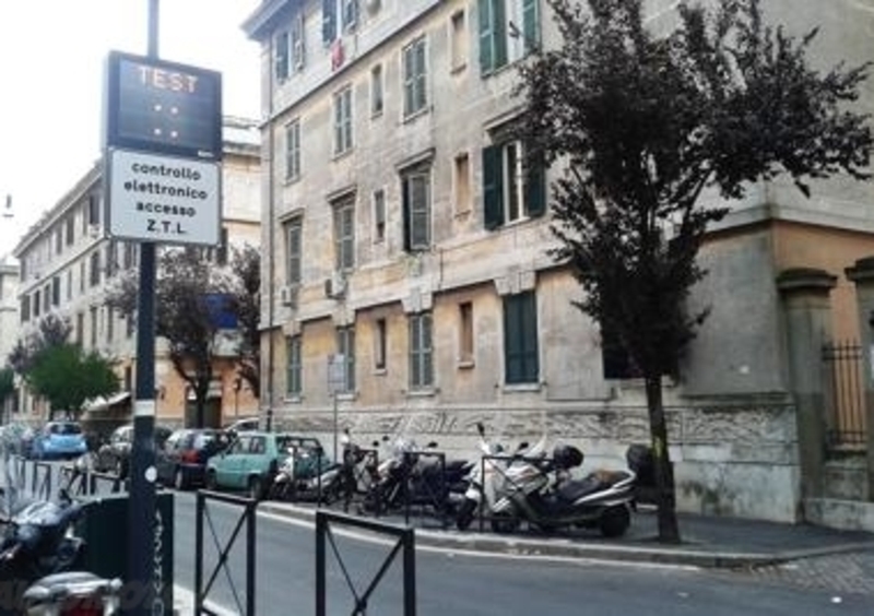 Roma ZTL. Via moto e scooter dal centro citt&agrave;!