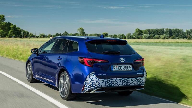 Toyota Corolla TS 2023: il prototipo va che &egrave; una meraviglia