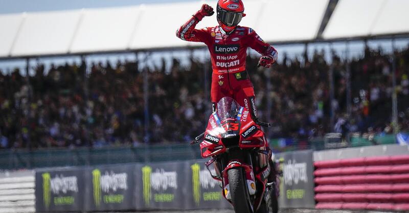 MotoGP 2022. GP del Regno Unito a Silverstone, Pecco Bagnaia vince la gara pi&ugrave; bella di sempre!