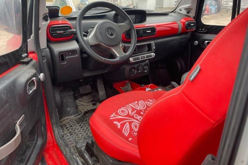 Interno della Citroen E-Mehari all&#039;asta