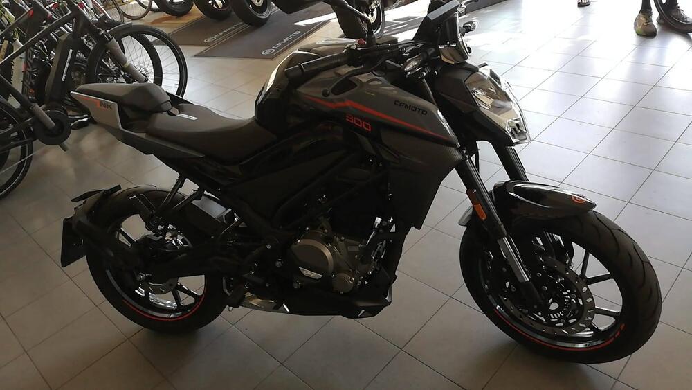 CFMOTO 300NK (2021 - 25) (3)