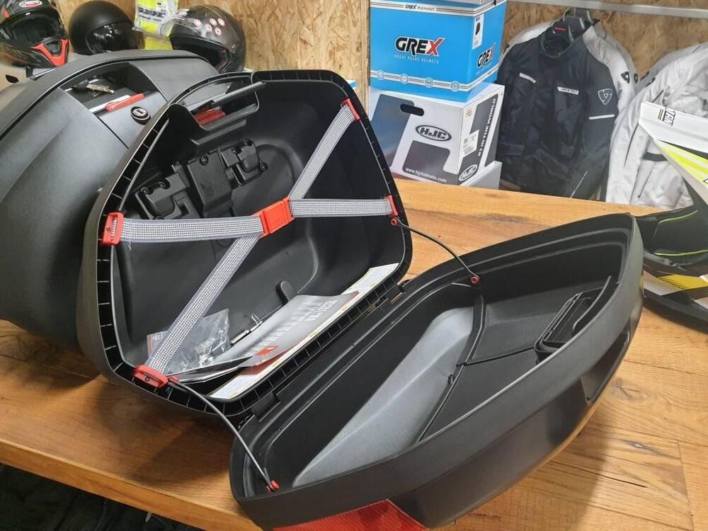 Bauletto CP Givi V35N nuovo (4)