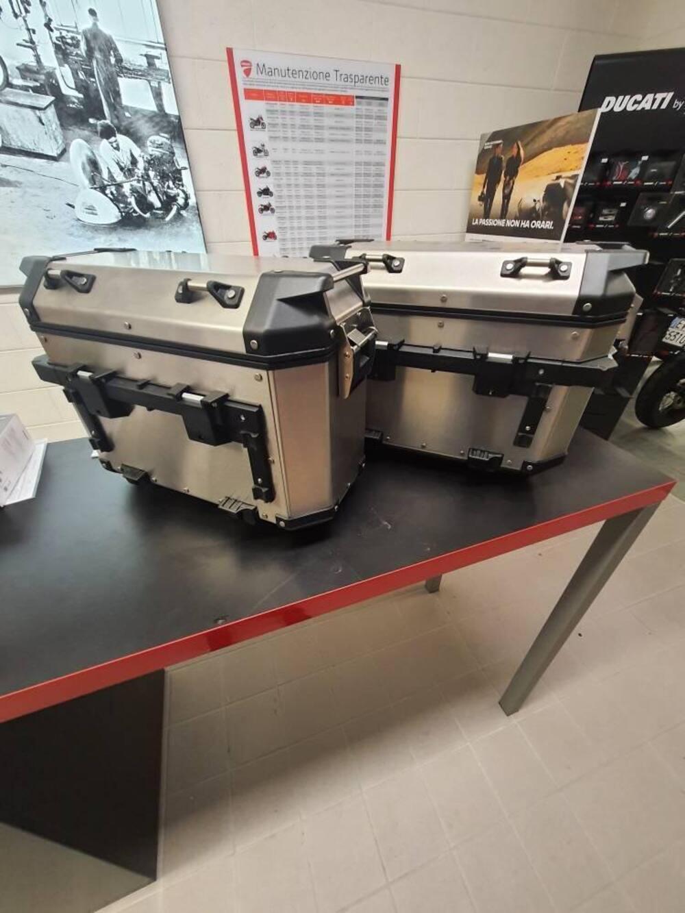 Bauletti Givi Trekker outback 37 (4)