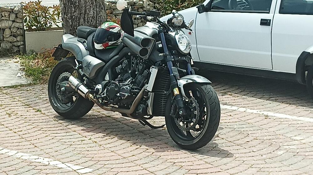 Yamaha VMAX (2008 - 17) (2)