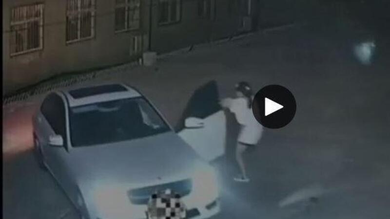 Manovre sempre facili con l&#039;auto premium assistita tedesca, quasi sempre [video danno guidatrice Mercedes]