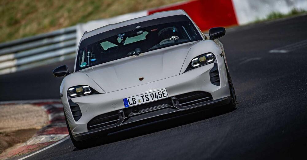 Ciao ciao Musk, la Porsche supera la Tesla come auto elettrica pi&ugrave; veloce del mondo [VIDEO]