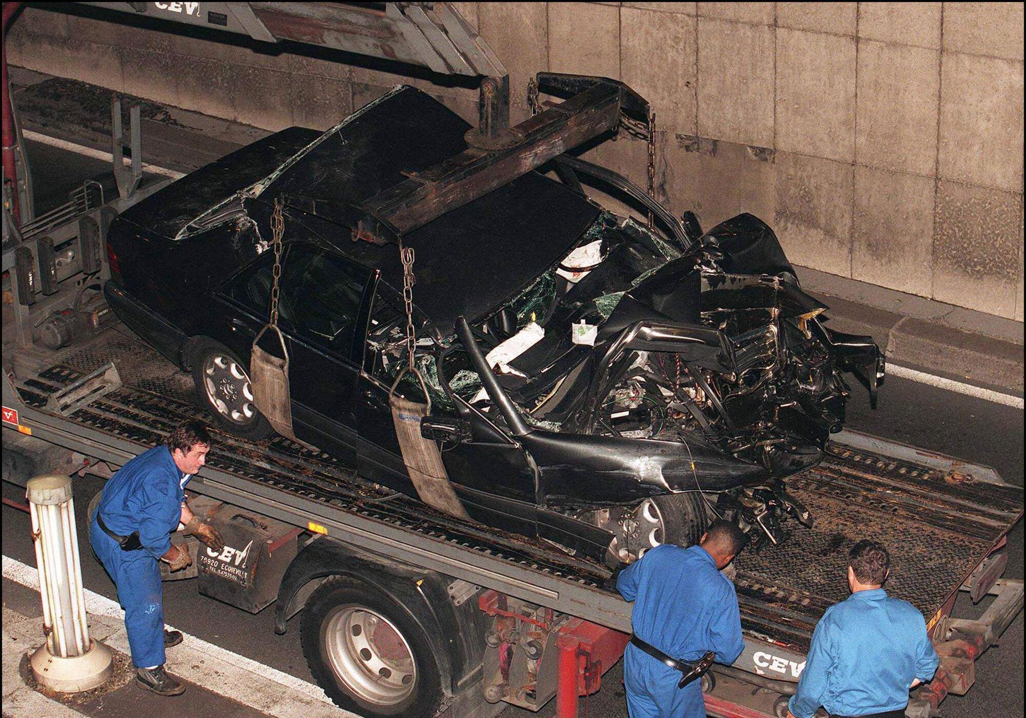 20220818 120138025 5077I resti della Mercedes in cui Lady Diana perse la vita dopo l&#039;incidente nel tunnel del Pont de l&#039;Alma di Parigi