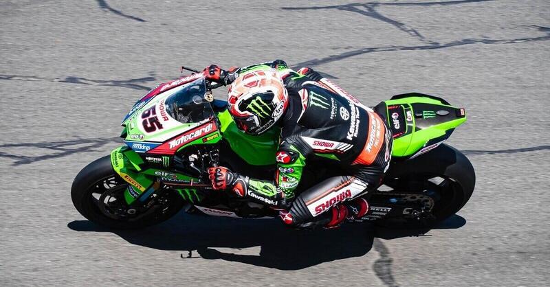 SBK 2022. Jonathan Rea ancora primo a Barcellona, brutta caduta per Toprak Razgatlioglu