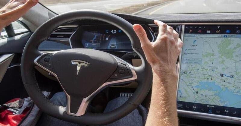 Il prezzo del Full Self Driving Tesla sale a 15.000 dollari in settembre