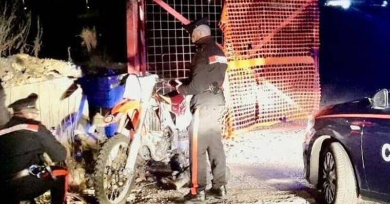 Motocross abusivo nel cantiere maledetto, denuncia per 14 ragazzi