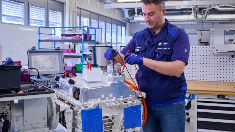 BMW apre la fabbrica delle fuel cell: l&#039;idrogeno arriver&agrave;, si spera