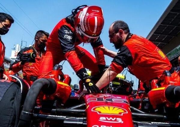 [VIDEO] Ferrari, che caos: Leclerc costretto a correggere l&rsquo;ingegnere mentre guida a Spa