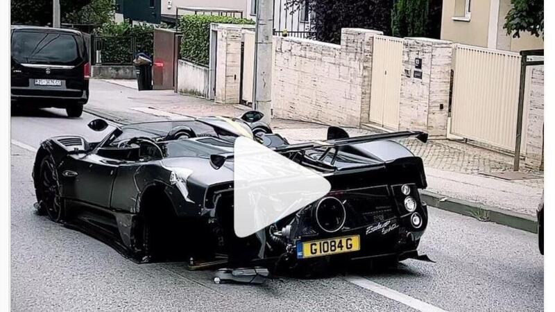 Porsche e Ferrari si ammutoliscono: la Pagani Zonda che le precede &egrave; KO [video crashed]